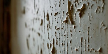 墙壁漏水物业到底管不管？